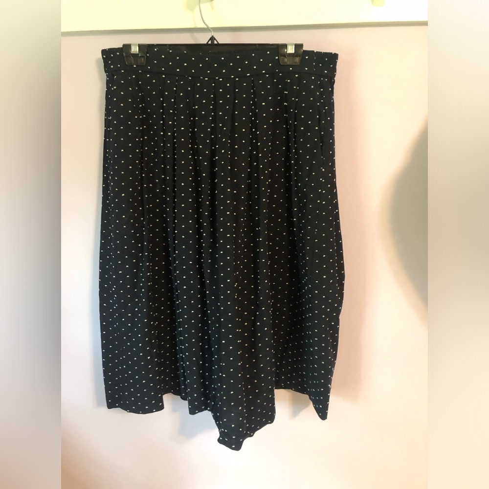 J Crew sz L navy dotted Swiss skirt elastic back waist, hits below knee